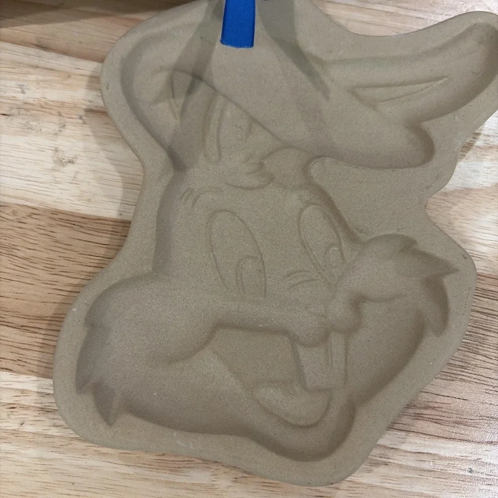 Warner Brothers Bugs Bunny Cookie Mold Vintage 90s Tan Stoneware NWT‎ OS